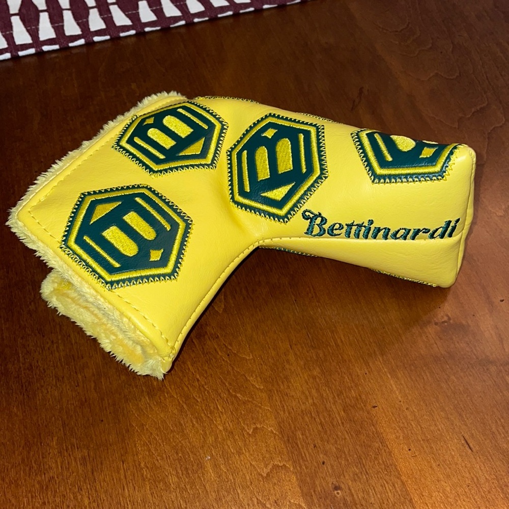 Bettinardi limited edition. “SPRING HEX B ZIG ZAG YELLOW PUTTER HEADCOVER”